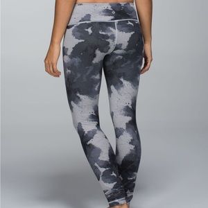 Lululemon Wunder Under Pant Legging in Gray/Silver Floral Camo print | Sz 6